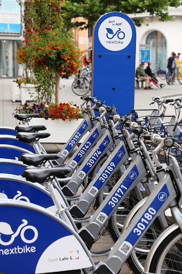Am Rathausplatz knnen E-Bikes geliehen werden.  | Foto: Christoph Breithaupt