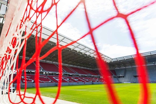 Ob das erste Saison-Heimspiel des SC F... entscheidet der Verein bis Ende Juli.  | Foto: Tom Weller (dpa)