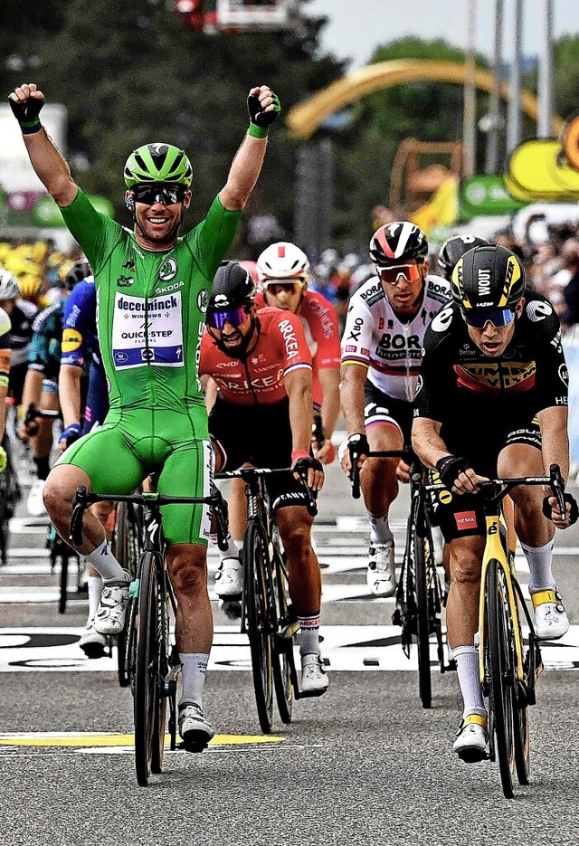 Mark Cavendish (grnes Trikot) gewann ...die zehnte Etappe der Tour de France.   | Foto: PHILIPPE LOPEZ (AFP)