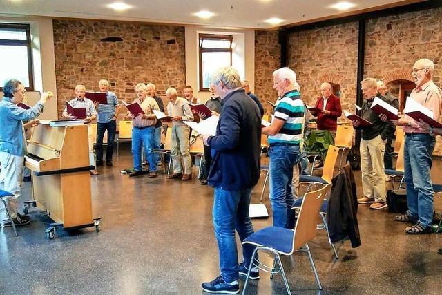 Der Mnnerchor von Freiburg-Lehen probt wieder regelmig