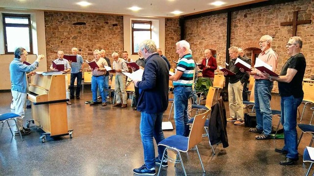 Der Mnnerchor im Cyriaksaal  | Foto: Herrmann Groteloh