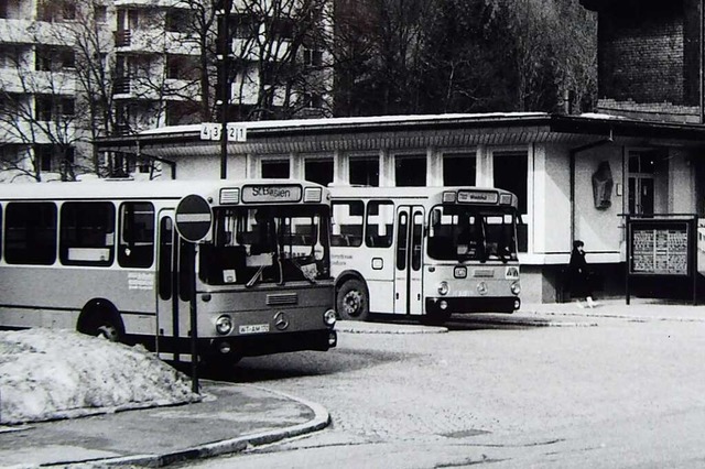 Der Busbahnhof in den Nachkriegsjahrzehnten beim einstigen Postamt.  | Foto: Thomas Mutter