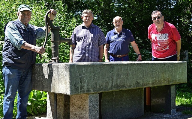 Am Grillplatz Ruhbhl haben Werner Hel...n restauriert und auf Sockel gesetzt.   | Foto: Liane Schilling