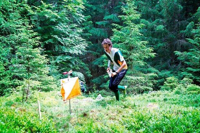 Vorbereitungen fr ein gro angelegtes Orientierungslauf-Wochenende laufen