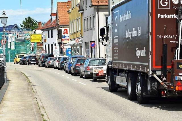 Baustelle sorgt fr lange Wartezeiten und Staus in Friesenheim