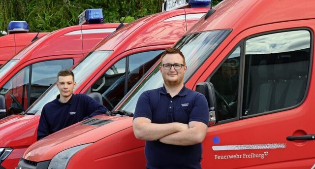 Simon Schllhorn (links) und Benedikt ...tlichen Einsatz im Hof der Feuerwache.  | Foto: Ingo Schneider