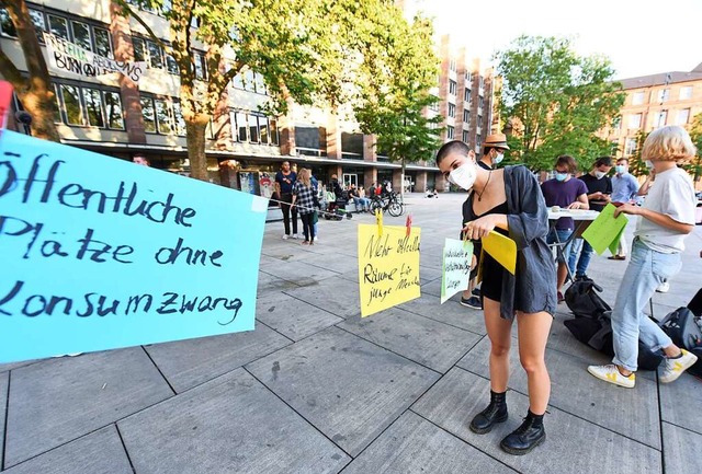 Ideen fr Rume fr junge Menschen wur...em Platz der Alten Synagoge gesammelt.  | Foto: Rita Eggstein