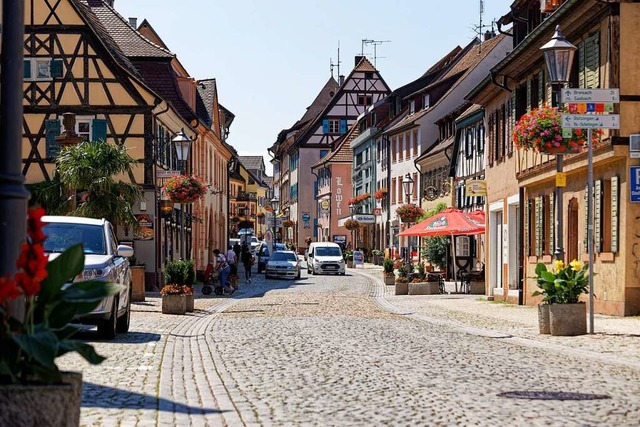 Blick die Endinger Hauptstrae entlang...rzeit viel bei Handel und Gastronomie.  | Foto: Martin Wendel