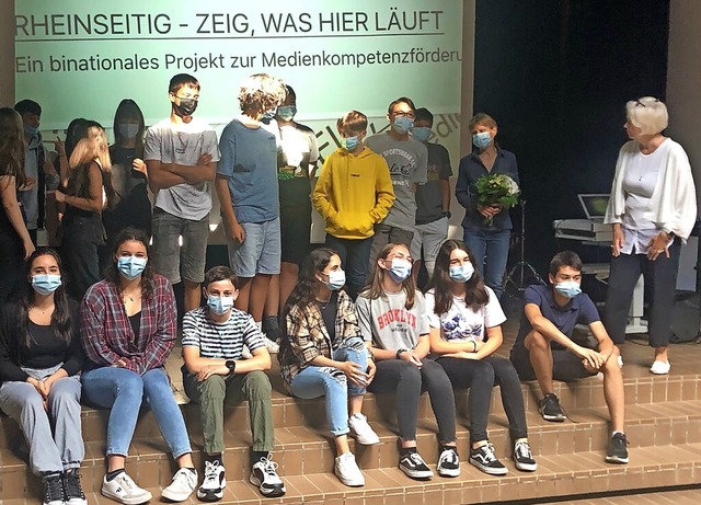 Die Schler der Realschule Grenzach-Wy...ratteln, um ihre Videos vorzustellen.   | Foto: Kurt Schlegel