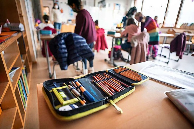 Kinder und Jugendliche sind seit dem 7. Juni zurck in der Schule.  | Foto: Frank Rumpenhorst (dpa)