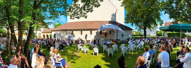 Die Erstkommunionfeier in Mooswald war ein Open-Air-Event.  | Foto: Franz Ehret