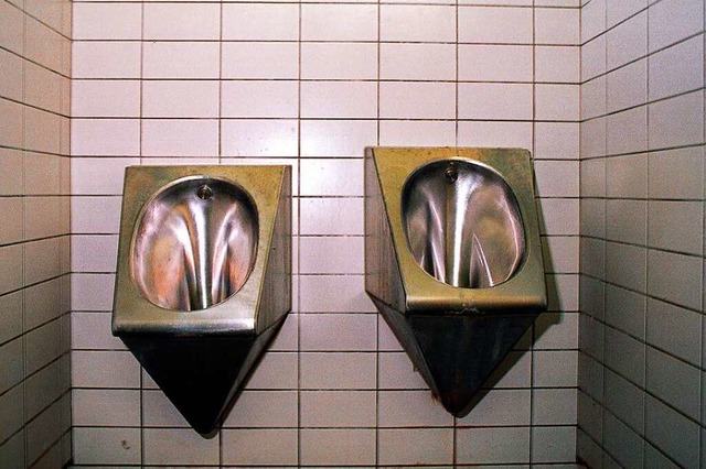 Herrentoilette in einer Autobahnraststtte  | Foto: Joerg Loeffke/JOKER