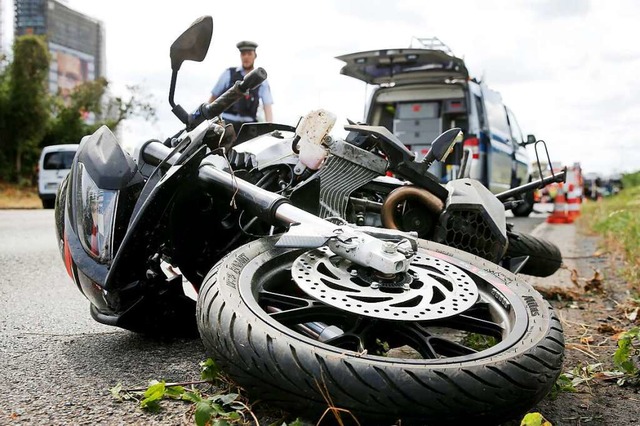 Ein 46-jhriger Motorradfahrer wurde a...Todtmoos schwer verletzt (Symbolbild).  | Foto: David Young (dpa)