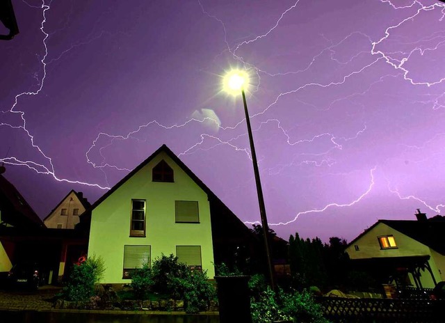 Schn, aber auch gefhrlich &#8211; Blitze knnen auch einschlagen. aber  | Foto: Marcus Fhrer