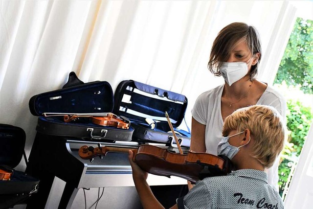 Die Violine oder doch lieber die Tromp...hwuchs praktische Entscheidungshilfen.  | Foto: Barbara Ruda