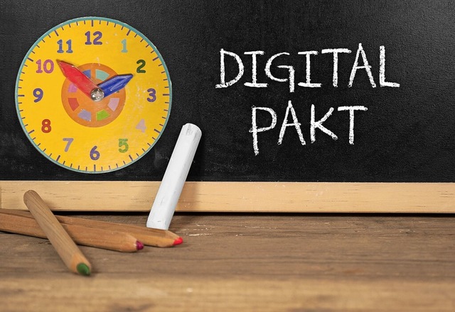 Auch Ihringen will von dem  Digitalpakt Schule profitieren.  | Foto: Stockwerk-Fotodesign (stock.adobe.com)