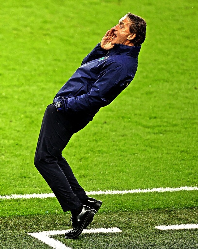 Italiens Trainer  Roberto Mancini verb...n Team wieder in die Spur zu bringen.   | Foto: JOHN SIBLEY (AFP)