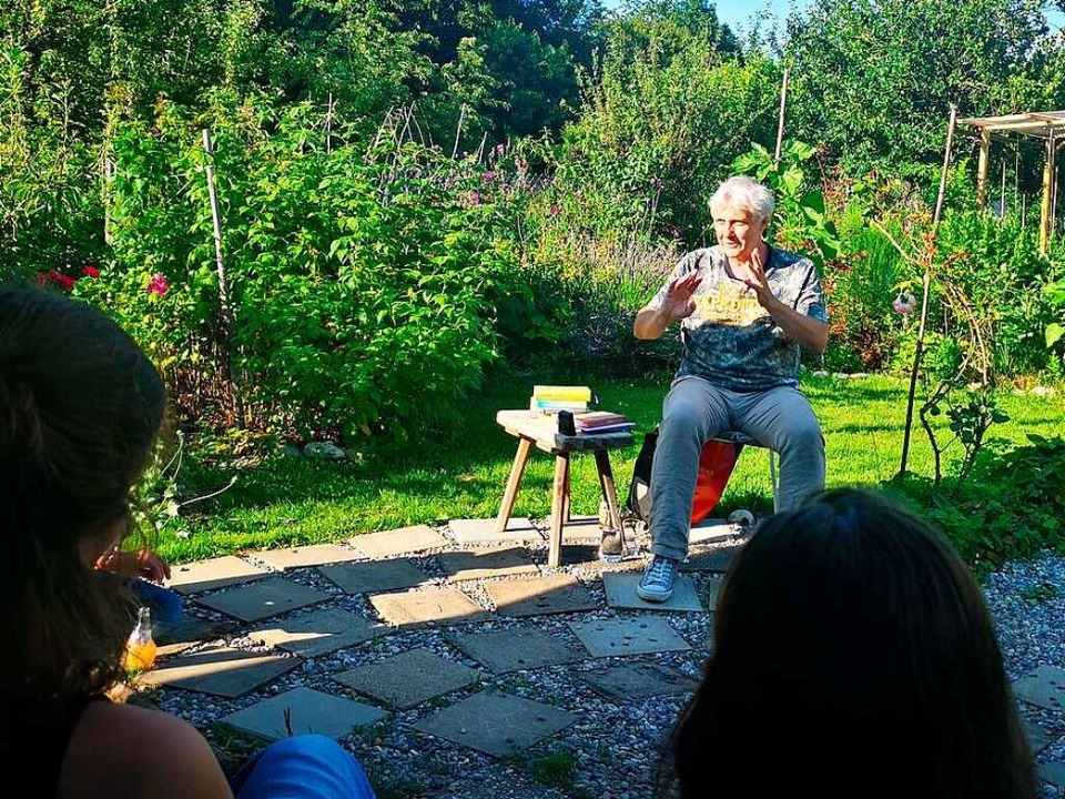 Lesung im Garten: Wie war&#8217;s bei der Weltgarten-Lesung?  | Foto: Martha Martin-Humpert
