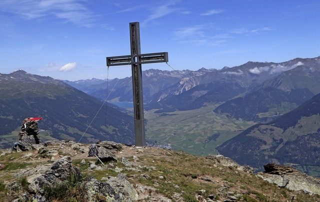 Nach Aufstiegen ber Hochgebirgspfade ...blicke auf die Sdtiroler Landschaft.   | Foto: Verein