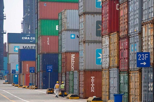 2020 wurden in Yantian 27 Millionen Standardcontainer umgeschlagen.  | Foto: epa Adrian Bradshaw