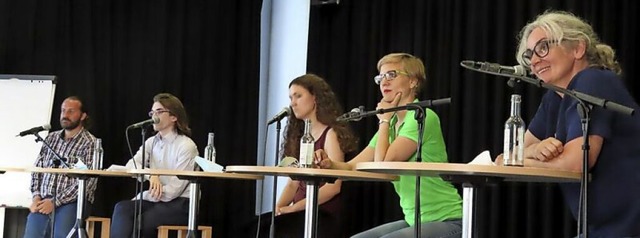 Auf dem Podium diskutierten (von links...die Bundestagskandidatin Heike Dorow.   | Foto: Bertold Obergfll