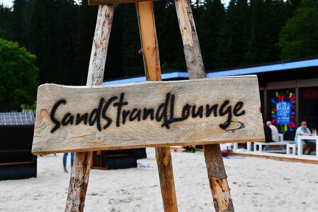 Kultur im Sand an der Badestelle Titisee.  | Foto: tanja Bury