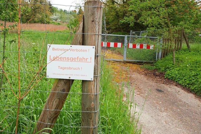 Weil ein Stollen eingebrochen war, wurden die Wege gesperrt.  | Foto: Michael Haberer