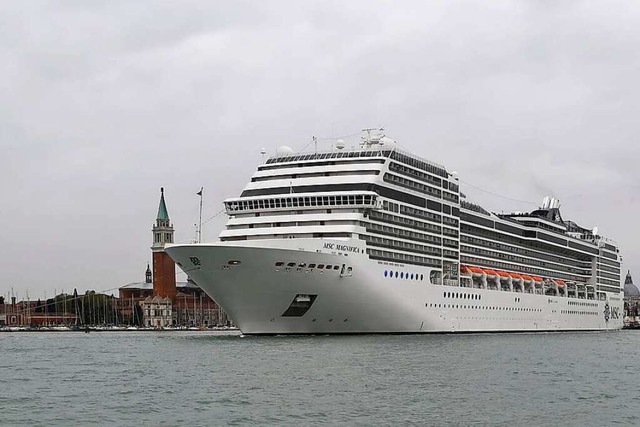 Kreuzfahrtschiff vor Venedig  | Foto: Felix Hrhager (dpa)