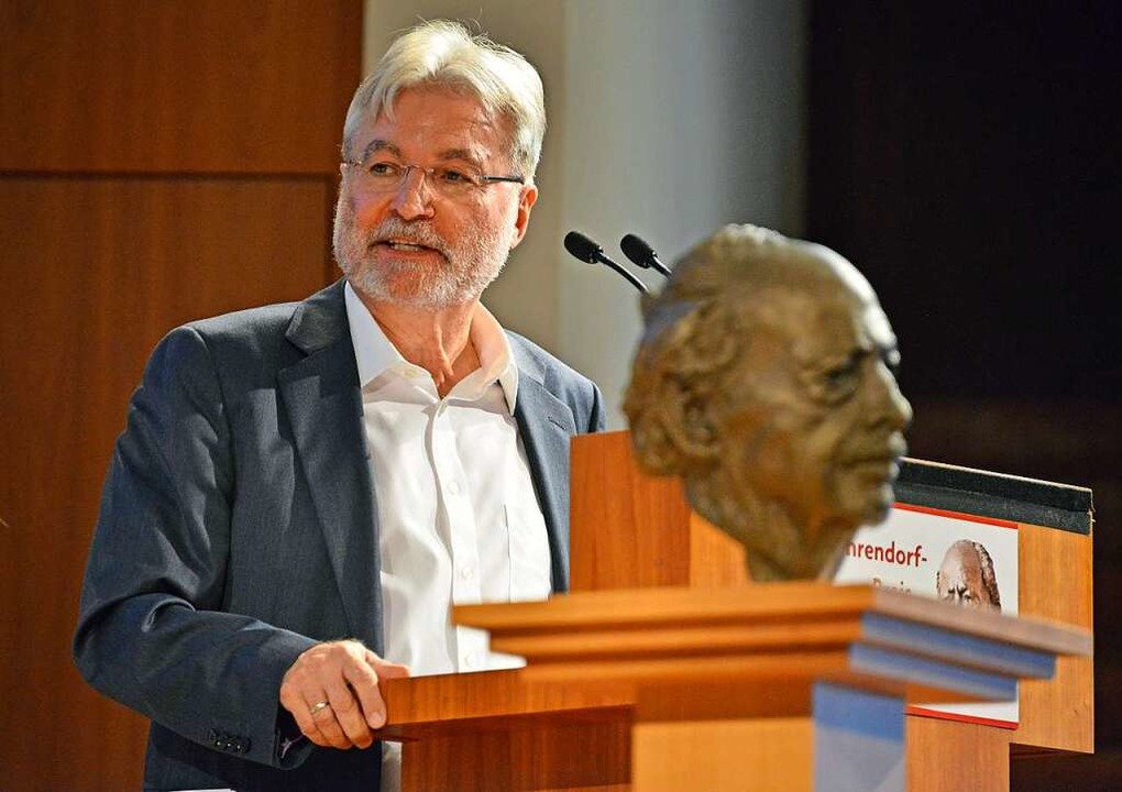 Thomas Hauser, der ehemalige Chefredak...der Laudatio zum Ralf-Dahrendorf-Preis  | Foto: BZ