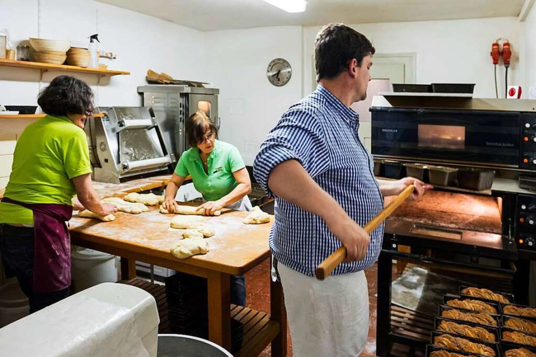 &#8222;Die Menschen wollen ein umfasse...rt, der hier Brot in den Ofen schiebt.  | Foto: Daniel Schoenen 