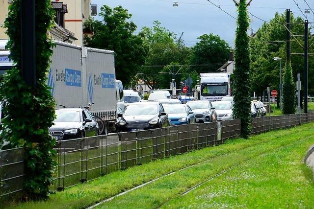 Stau auf der B31 in Freiburg – Autos stehen bis zum Kappler Knoten