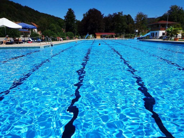 Noch sieht das Elzacher Schwimmbad so ...nen wird um eine Viertel verkleinert.   | Foto: Yannick Allgeier