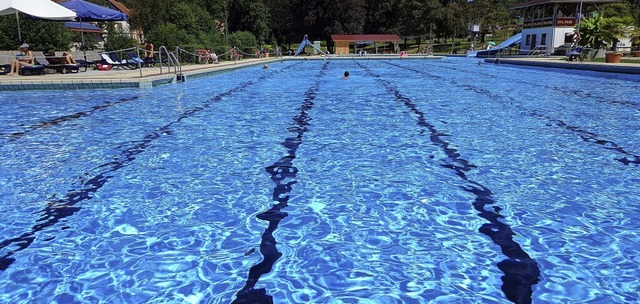 Noch sieht das Elzacher Schwimmbad so ...r- und Nichtschwimmerbecken getrennt.   | Foto: Yannick Allgeier