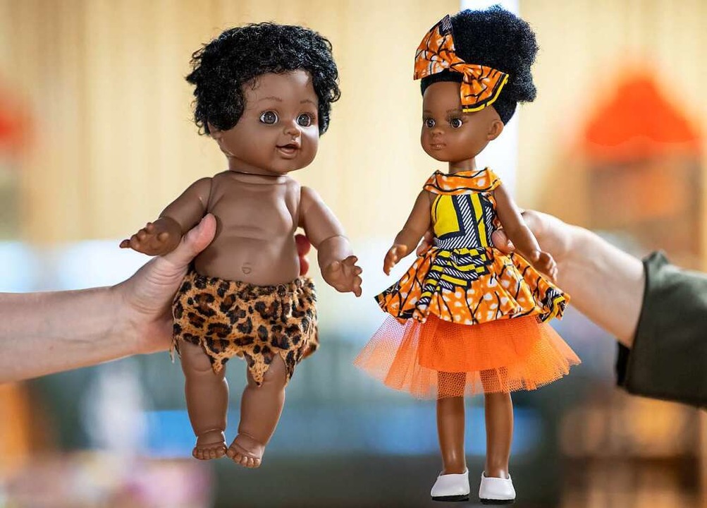 Was ist ein Stereotyp, was einfach Spi...den verschiedenen Puppen auf sich hat.  | Foto: Daniel Karmann (dpa)