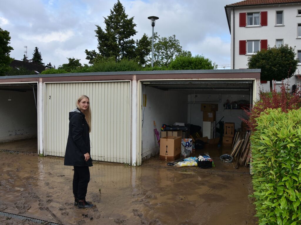berschwemmungen und voll gelaufene Garagen in der Lindenstrae in Wyhlen