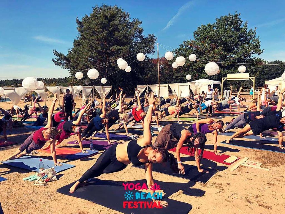 Yoga unter freiem Himmel: Das gibt&#82...am Wochenende beim Yoga Beach Festival  | Foto: Yoga Beach Festival