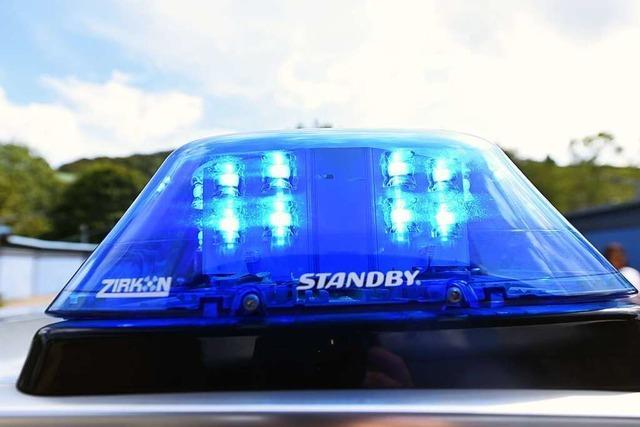 Auto fngt in Schlechtnau Feuer: Polizei vermutet Brandstiftung