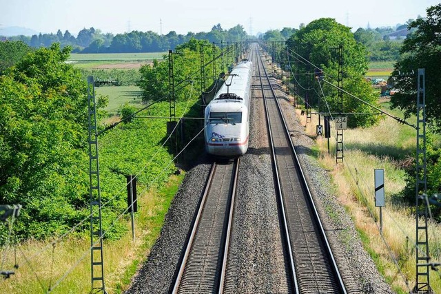 Der Ausbau der Rheintalbahn lst eine groe Flurneuordnung aus.  | Foto: Volker Mnch