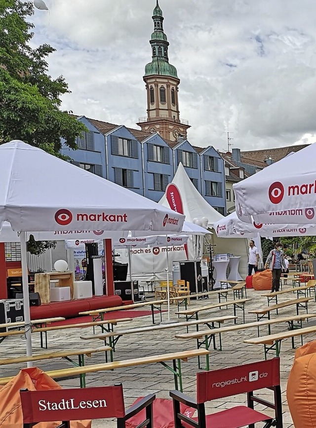 Stadt-Lesen auf dem Marktplatz  | Foto: Ralf Burgmaier