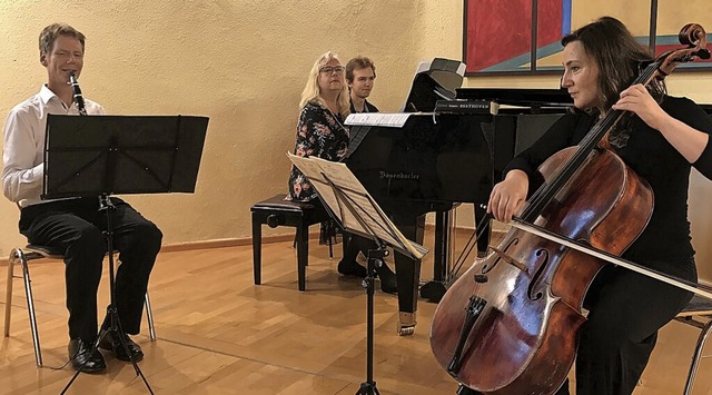 Lusine Arakelyan am Violoncello, Monik...d der junge Komponist Leon Sundermeyer  | Foto: Jugendmusikschule