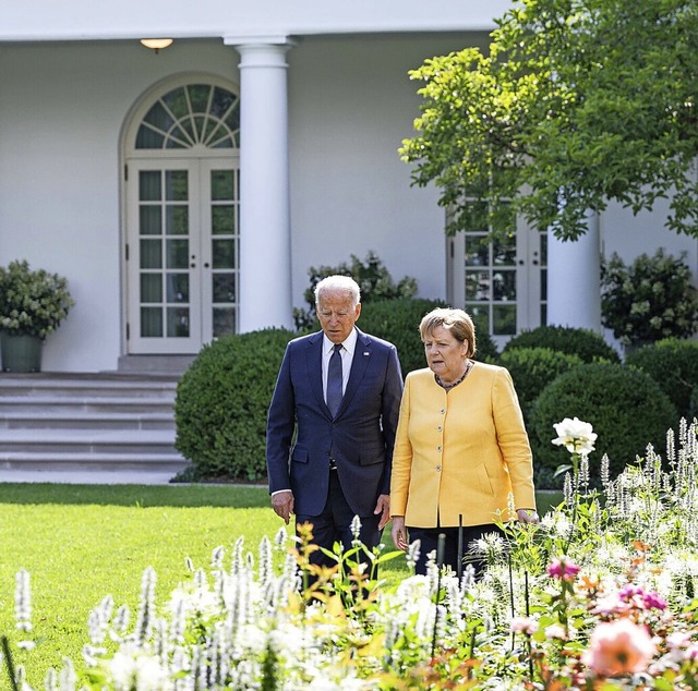 Hatten sich viel zu sagen: US-Prsident  Biden und Kanzlerin Angela Merkel.  | Foto: Guido Bergmann (dpa)