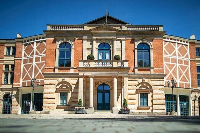 Im Bayreuther Festspielhaus  starten d...si zeitgleich konzertant auf die Bhne  | Foto: Daniel Karmann (dpa)