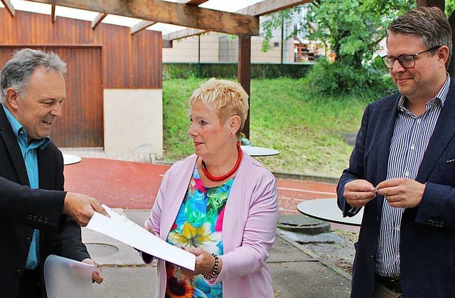 Landtagsabgeordneter Josha Frey (links....  Tobias Benz zollte ihr Anerkennung.  | Foto: Rolf Reimann