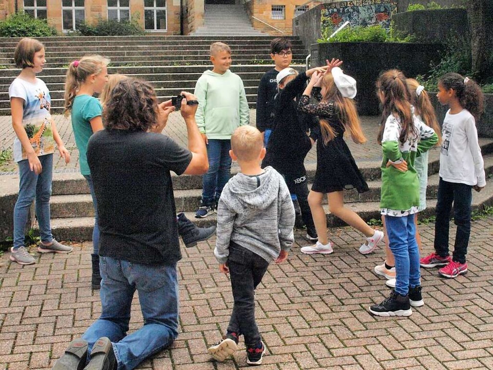 Mit Feuereifer waren die Kinder bei de...Rollenden Steinchen&#8220; zu drehen.   | Foto: Karin Stckl-Steinebrunner