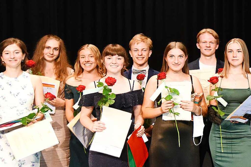 46 Schüler feiern ihr Abitur am Denzlinger Erasmus-Gymnasium