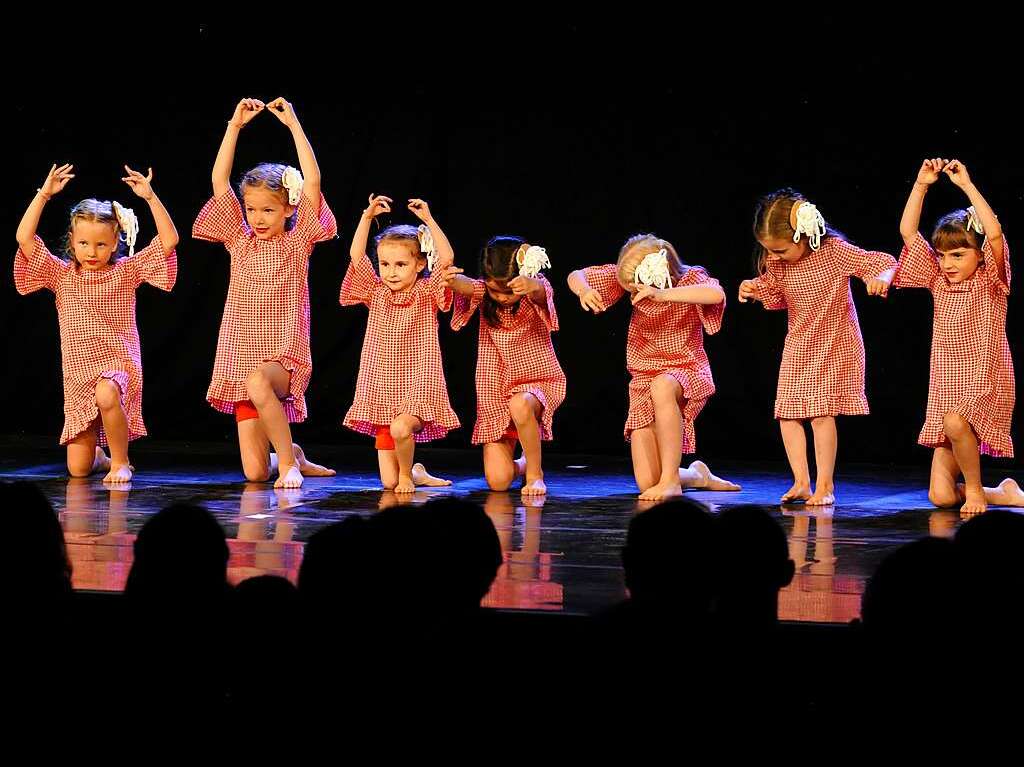 Die Ballettschule Dance Generation Staufen prsentierte im groen Zelt der Kulturbaustelle mit dem Tanztheater 