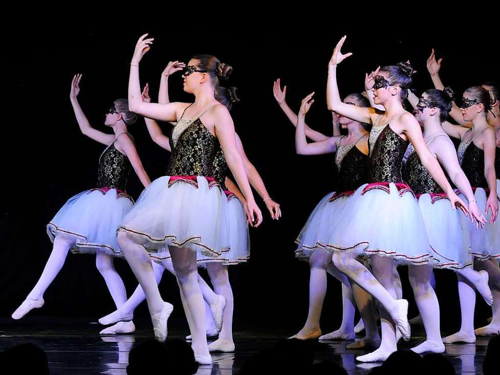 Die Ballettschule Dance Generation Staufen prsentierte im groen Zelt der Kulturbaustelle mit dem Tanztheater 