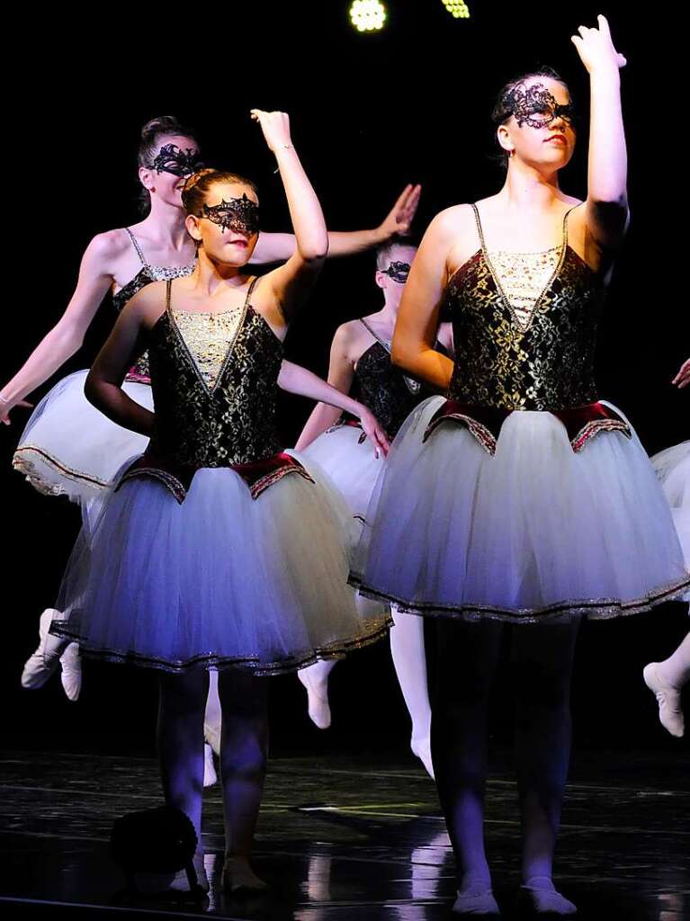 Die Ballettschule Dance Generation Staufen prsentierte im groen Zelt der Kulturbaustelle mit dem Tanztheater 