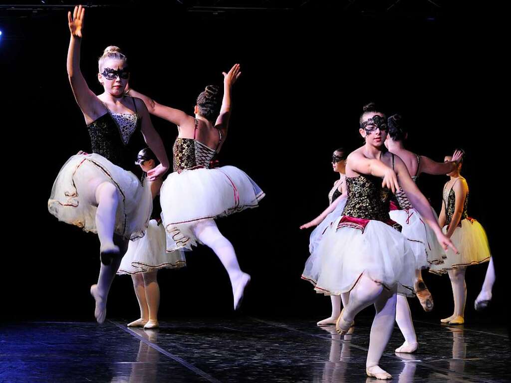 Die Ballettschule Dance Generation Staufen prsentierte im groen Zelt der Kulturbaustelle mit dem Tanztheater 