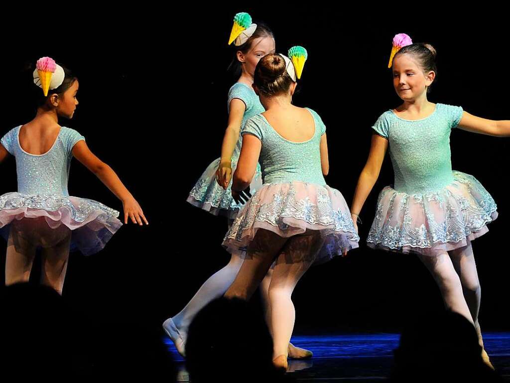 Die Ballettschule Dance Generation Staufen prsentierte im groen Zelt der Kulturbaustelle mit dem Tanztheater 